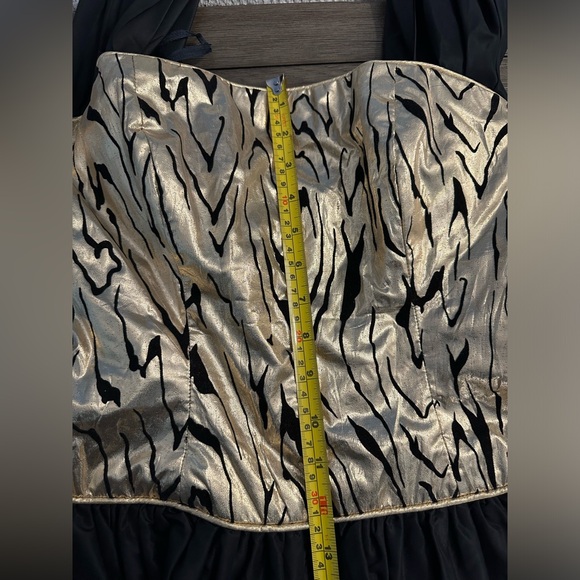 Gold Metallic & Black Party Dress - Size 12 - Picture 14 of 16